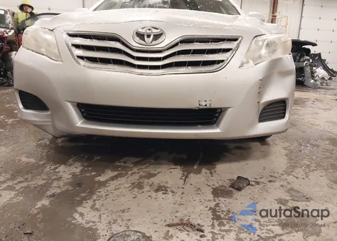 2010 Toyota Camry Le z USA, uszkodzony, nr VIN 4T1BF3EK7AU042061